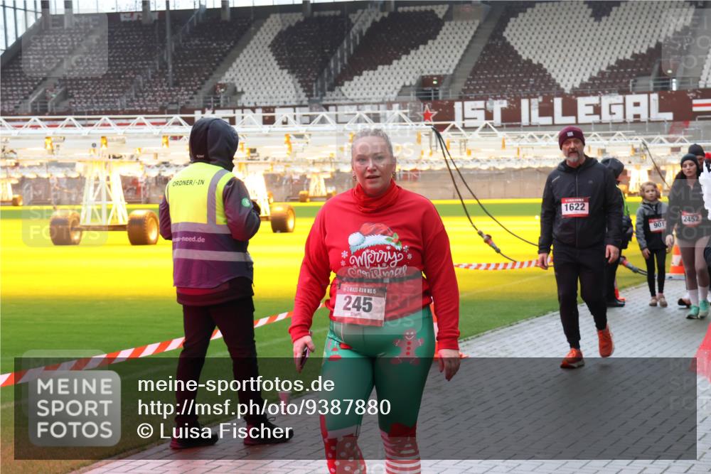 07.12.2025 - St. Pauli X-Mass-Run No. 15 Luisa Fischer http://msf.ph/oto/9387880 07.12.2025 11:48:23 Ziel 15, 245, 1622, 901, 2452, 107, 121, 125, 131, 207, 237, 245, 254, 724, 796, 1032, 1471, 1474, 1534, 1539, 1540, 1597, 1622, 1951, 2381, 2384, 2451, 2452, 2475, 2516, 2842, 3225, 3227, 3312, 3313, 3504, 3528, 3542, 3545, 3547, 3602, 3655, 3664, 3754, 3770, 4425, 4427 meine-sportfotos.de