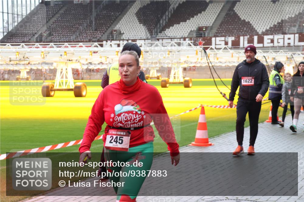 07.12.2025 - St. Pauli X-Mass-Run No. 15 Luisa Fischer http://msf.ph/oto/9387883 07.12.2025 11:48:23 Ziel 15, 245, 1622, 107, 121, 125, 131, 207, 237, 245, 254, 724, 796, 1032, 1471, 1474, 1534, 1539, 1540, 1597, 1622, 1951, 2381, 2384, 2451, 2452, 2475, 2516, 2842, 3225, 3227, 3312, 3313, 3504, 3528, 3542, 3545, 3547, 3602, 3655, 3664, 3754, 3770, 4425, 4427 meine-sportfotos.de