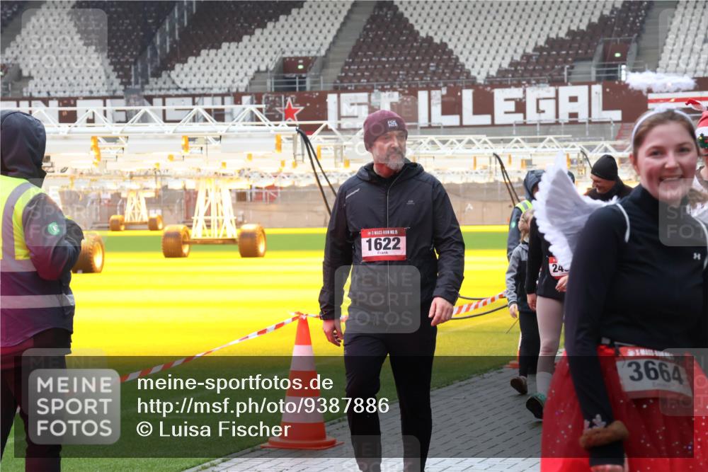 07.12.2025 - St. Pauli X-Mass-Run No. 15 Luisa Fischer http://msf.ph/oto/9387886 07.12.2025 11:48:25 Ziel 1, 5, 1622, 24, 3664, 107, 121, 125, 131, 207, 237, 245, 254, 724, 796, 990, 1032, 1471, 1474, 1534, 1539, 1540, 1597, 1622, 1951, 2381, 2384, 2451, 2452, 2475, 2516, 2842, 3225, 3227, 3312, 3313, 3504, 3528, 3542, 3545, 3547, 3602, 3655, 3664, 3754, 3770, 4425, 4427 meine-sportfotos.de