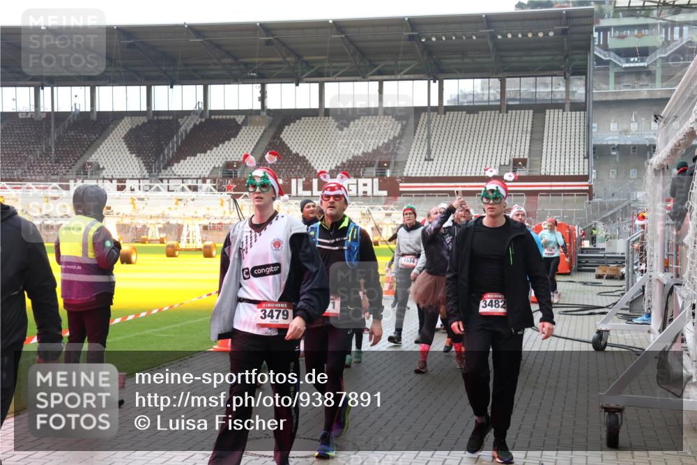 07.12.2025 - St. Pauli X-Mass-Run No. 15 Luisa Fischer http://msf.ph/oto/9387891 07.12.2025 11:48:28 Ziel 15, 3479, 1534, 3482, 107, 121, 125, 131, 207, 237, 245, 254, 724, 796, 990, 1032, 1471, 1474, 1534, 1539, 1540, 1597, 1622, 1951, 2381, 2384, 2451, 2452, 2475, 2516, 2842, 3225, 3227, 3312, 3313, 3504, 3528, 3542, 3545, 3547, 3602, 3635, 3638, 3657, 4425, 4427 meine-sportfotos.de