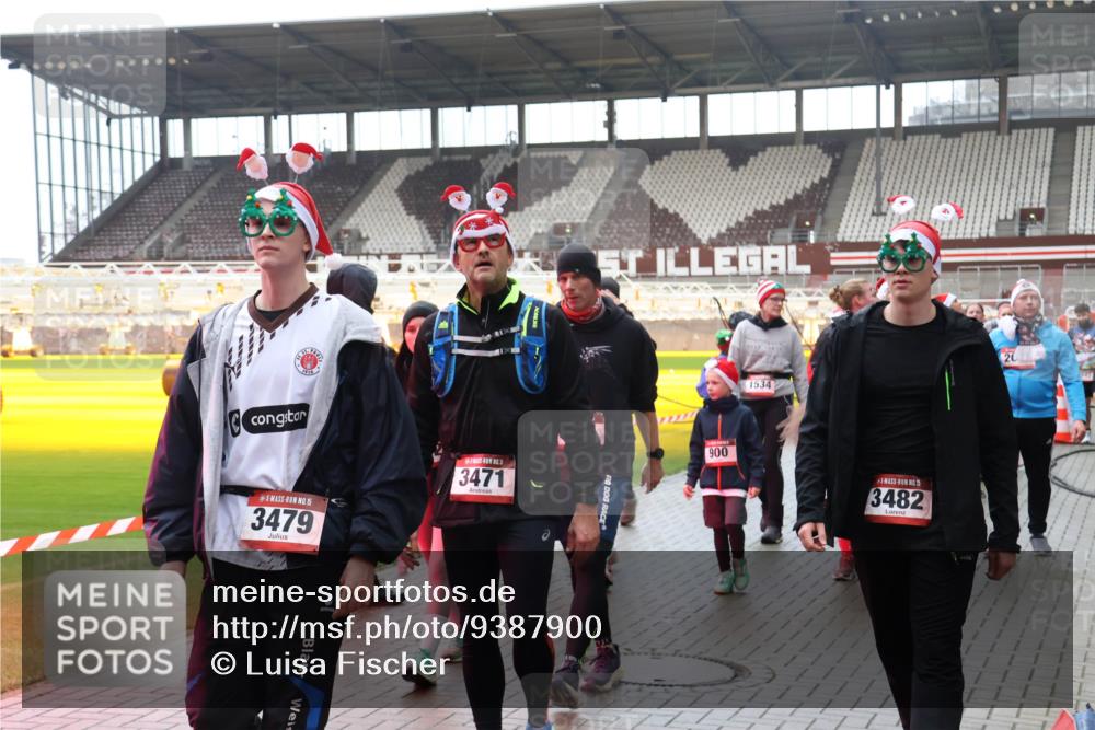 07.12.2025 - St. Pauli X-Mass-Run No. 15 Luisa Fischer http://msf.ph/oto/9387900 07.12.2025 11:48:30 Ziel 15, 3479, 5, 3471, 1534, 900, 15, 3482, 207, 245, 724, 796, 990, 1032, 1471, 1474, 1534, 1539, 1540, 1597, 1622, 1951, 2381, 2384, 2451, 2452, 2475, 2516, 2842, 3225, 3227, 3312, 3313, 3504, 3528, 3542, 3545, 3547, 3602, 3635, 3638, 3657, 4425, 4427 meine-sportfotos.de