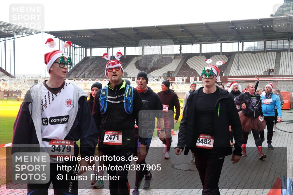 07.12.2025 - St. Pauli X-Mass-Run No. 15 Luisa Fischer http://msf.ph/oto/9387905 07.12.2025 11:48:32 Ziel 15, 3479, 5, 3471, 98, 15, 3482, 2, 207, 724, 796, 990, 1032, 1471, 1474, 1534, 1539, 1597, 1622, 1951, 2381, 2384, 2451, 2452, 2475, 2516, 2842, 3225, 3227, 3312, 3313, 3504, 3528, 3542, 3545, 3547, 3602, 3635, 3638, 3657, 4425, 4427 meine-sportfotos.de