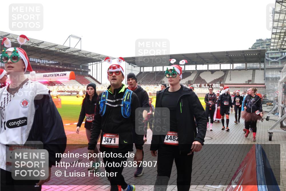 07.12.2025 - St. Pauli X-Mass-Run No. 15 Luisa Fischer http://msf.ph/oto/9387907 07.12.2025 11:48:33 Ziel 1910, 15, 3479, 2452, 5, 3471, 3482, 1951, 4427, 207, 724, 796, 990, 1032, 1471, 1474, 1534, 1539, 1597, 1622, 1951, 2381, 2384, 2451, 2452, 2475, 2516, 2842, 3225, 3227, 3312, 3313, 3504, 3528, 3542, 3545, 3547, 3602, 3635, 3638, 3657, 4425, 4427 meine-sportfotos.de