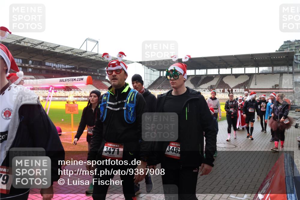 07.12.2025 - St. Pauli X-Mass-Run No. 15 Luisa Fischer http://msf.ph/oto/9387908 07.12.2025 11:48:34 Ziel 1910, 15, 9, 245, 15, 3471, 348, 4427, 1951, 103, 207, 724, 796, 990, 1032, 1471, 1474, 1534, 1539, 1597, 1622, 1951, 2381, 2384, 2451, 2452, 2475, 2516, 2842, 3225, 3227, 3312, 3313, 3504, 3528, 3542, 3545, 3547, 3602, 3635, 3638, 3657, 4425, 4427 meine-sportfotos.de