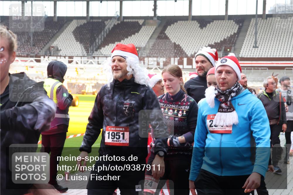 07.12.2025 - St. Pauli X-Mass-Run No. 15 Luisa Fischer http://msf.ph/oto/9387911 07.12.2025 11:48:39 Ziel 15, 1951, 15, 24, 200, 207, 616, 724, 732, 796, 990, 1032, 1471, 1474, 1534, 1539, 1597, 1622, 1926, 1927, 1951, 2381, 2384, 2432, 2451, 2452, 2475, 2516, 2842, 3225, 3227, 3312, 3313, 3504, 3528, 3542, 3545, 3547, 3602, 3635, 3638, 3646, 3657, 4423, 4424, 4425, 4426, 4427, 4477, 4480 meine-sportfotos.de