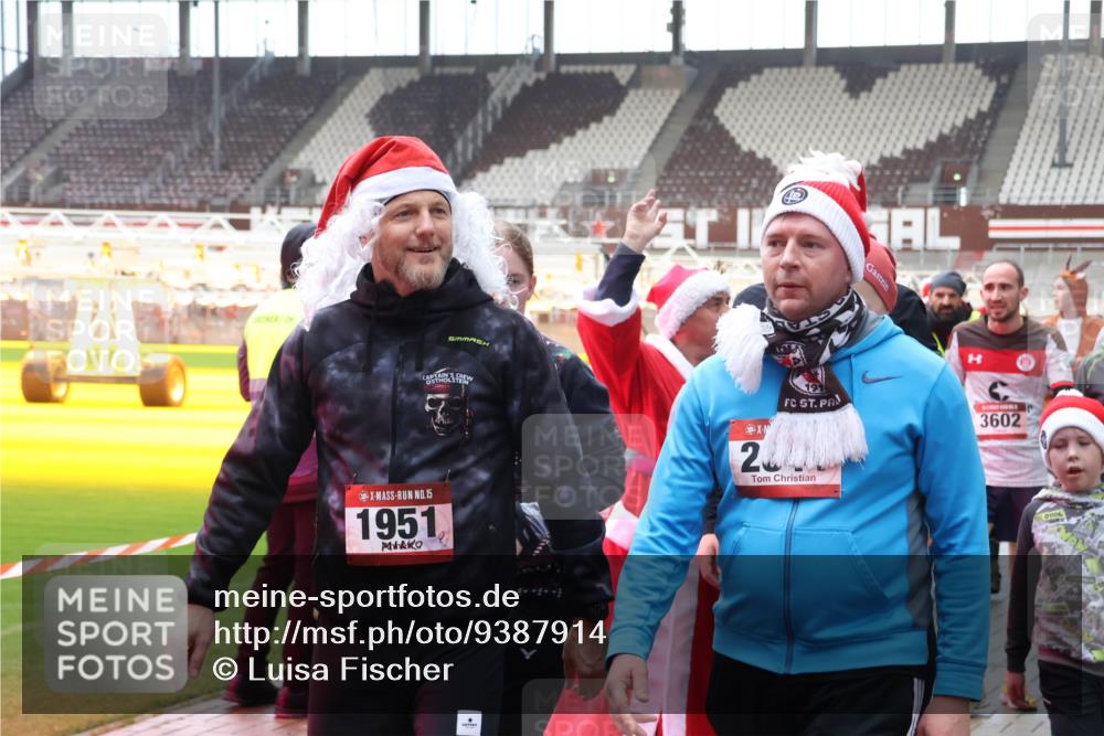 07.12.2025 - St. Pauli X-Mass-Run No. 15 Luisa Fischer http://msf.ph/oto/9387914 07.12.2025 11:48:40 Ziel 3602, 15, 1951, 200, 207, 616, 724, 732, 796, 990, 1032, 1471, 1474, 1534, 1539, 1597, 1622, 1926, 1927, 1951, 2381, 2384, 2432, 2451, 2452, 2475, 2516, 2842, 3225, 3227, 3312, 3313, 3504, 3528, 3542, 3545, 3547, 3602, 3635, 3638, 3646, 3657, 4423, 4424, 4425, 4426, 4427, 4477, 4480 meine-sportfotos.de