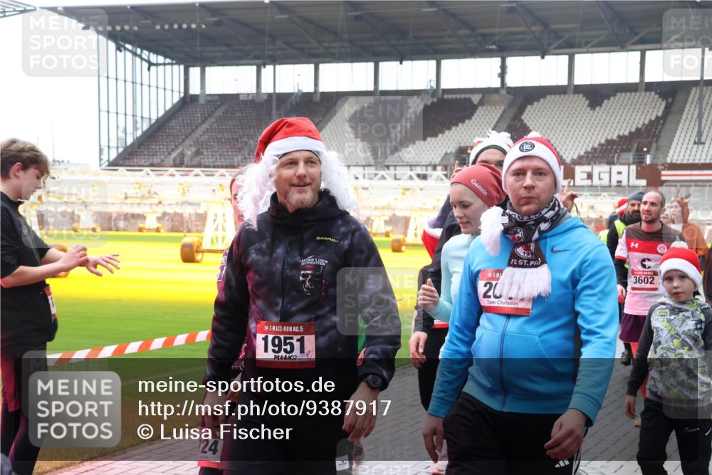 07.12.2025 - St. Pauli X-Mass-Run No. 15 Luisa Fischer http://msf.ph/oto/9387917 07.12.2025 11:48:41 Ziel 15, 124, 15, 1951, 20, 3602, 207, 616, 724, 732, 796, 990, 1032, 1471, 1474, 1534, 1539, 1597, 1622, 1911, 1926, 1927, 2381, 2384, 2432, 2451, 2452, 2475, 2516, 2842, 3225, 3227, 3312, 3313, 3504, 3528, 3542, 3545, 3547, 3602, 3635, 3638, 3646, 3657, 4134, 4423, 4424, 4425, 4426, 4427, 4477, 4480 meine-sportfotos.de