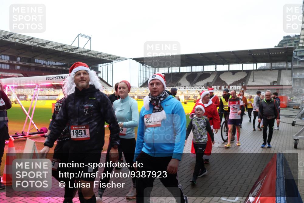 07.12.2025 - St. Pauli X-Mass-Run No. 15 Luisa Fischer http://msf.ph/oto/9387923 07.12.2025 11:48:42 Ziel 15, 1951, 200, 3602, 207, 616, 724, 732, 796, 990, 1471, 1474, 1534, 1539, 1597, 1911, 1926, 1927, 2381, 2384, 2432, 2451, 2452, 2475, 2516, 2842, 3225, 3227, 3312, 3313, 3504, 3528, 3542, 3545, 3547, 3602, 3635, 3638, 3646, 3657, 4134, 4423, 4424, 4425, 4426, 4427, 4477, 4480 meine-sportfotos.de