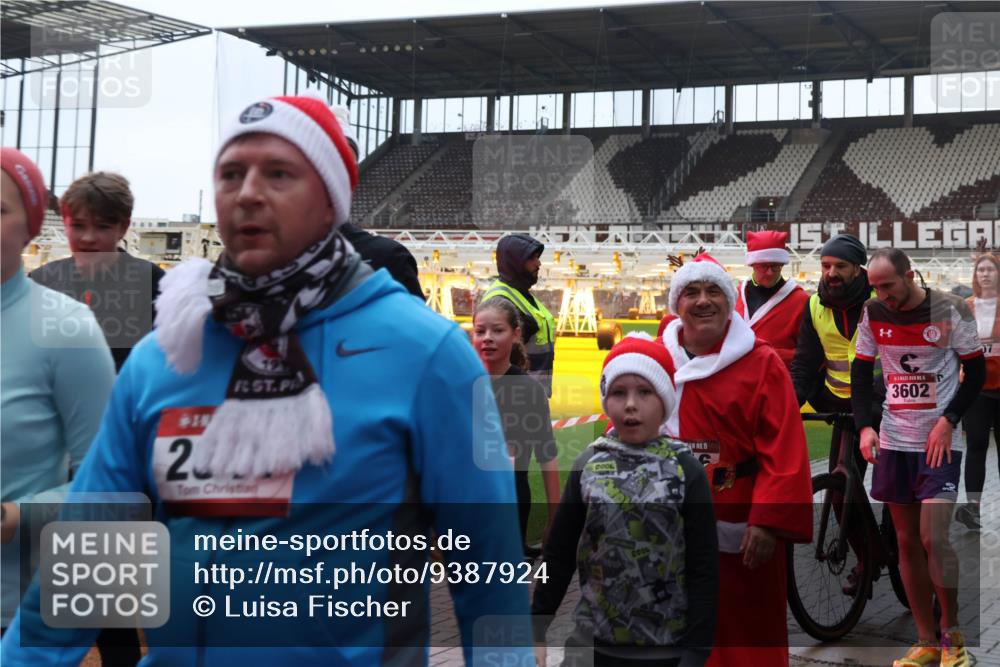 07.12.2025 - St. Pauli X-Mass-Run No. 15 Luisa Fischer http://msf.ph/oto/9387924 07.12.2025 11:48:43 Ziel 23100, 15, 3602, 207, 616, 724, 732, 796, 990, 1471, 1474, 1597, 1891, 1911, 1926, 1927, 2381, 2384, 2432, 2451, 2452, 2475, 2516, 2842, 3227, 3312, 3313, 3504, 3528, 3542, 3545, 3547, 3602, 3635, 3638, 3646, 3657, 4134, 4423, 4424, 4425, 4426, 4427, 4477, 4480 meine-sportfotos.de