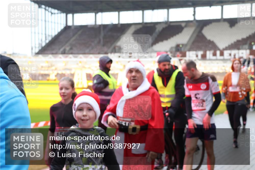 07.12.2025 - St. Pauli X-Mass-Run No. 15 Luisa Fischer http://msf.ph/oto/9387927 07.12.2025 11:48:43 Ziel 15, 16, 1602, 207, 616, 724, 732, 796, 990, 1471, 1474, 1597, 1891, 1911, 1926, 1927, 2381, 2384, 2432, 2451, 2452, 2475, 2516, 2842, 3227, 3312, 3313, 3504, 3528, 3542, 3545, 3547, 3602, 3635, 3638, 3646, 3657, 4134, 4423, 4424, 4425, 4426, 4427, 4477, 4480 meine-sportfotos.de