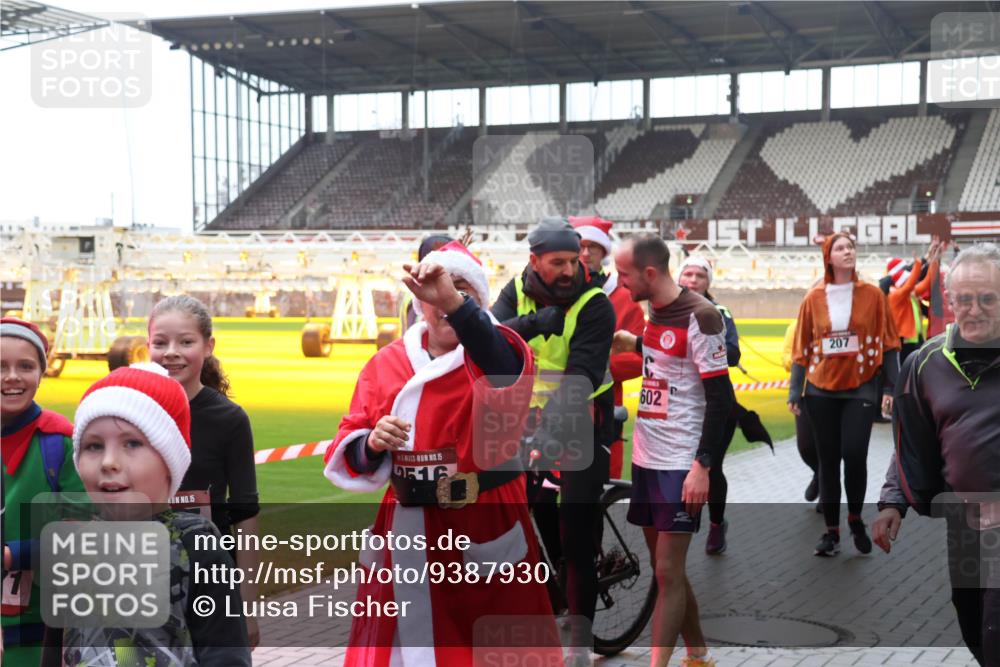 07.12.2025 - St. Pauli X-Mass-Run No. 15 Luisa Fischer http://msf.ph/oto/9387930 07.12.2025 11:48:44 Ziel 15, 15, 516, 602, 207, 207, 616, 724, 732, 796, 990, 1471, 1474, 1597, 1891, 1911, 1926, 1927, 2381, 2384, 2432, 2451, 2452, 2475, 2516, 2842, 3023, 3312, 3313, 3388, 3504, 3528, 3542, 3545, 3547, 3602, 3635, 3638, 3646, 3657, 4134, 4423, 4424, 4425, 4426, 4427, 4477, 4480 meine-sportfotos.de