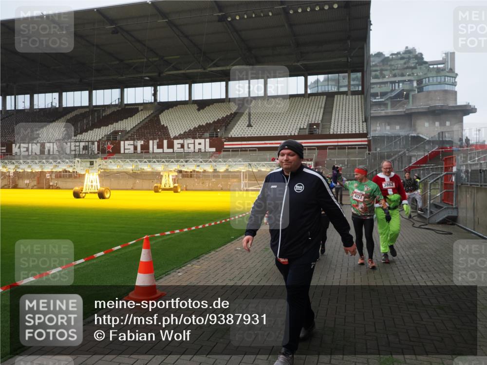 07.12.2025 - St. Pauli X-Mass-Run No. 15 Fabian Wolf http://msf.ph/oto/9387931 07.12.2025 10:18:46 Ziel 243, 721, 1034, 1607, 1671, 2152, 2631, 2925, 3862, 4521, 4522, 4524, 4547 meine-sportfotos.de