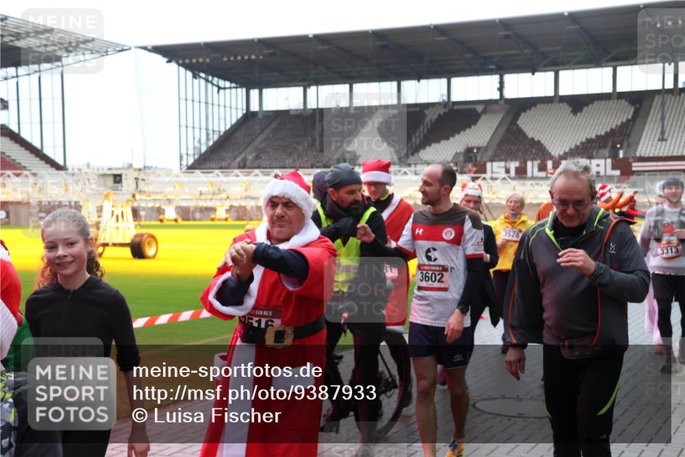 07.12.2025 - St. Pauli X-Mass-Run No. 15 Luisa Fischer http://msf.ph/oto/9387933 07.12.2025 11:48:45 Ziel 15, 1597, 5, 9616, 3602, 3528, 3313, 207, 616, 724, 732, 796, 990, 1471, 1474, 1597, 1891, 1911, 1926, 1927, 2381, 2384, 2432, 2516, 2842, 3023, 3312, 3313, 3388, 3504, 3528, 3542, 3545, 3547, 3602, 3635, 3638, 3646, 3657, 4134, 4423, 4424, 4425, 4426, 4427, 4477, 4480 meine-sportfotos.de