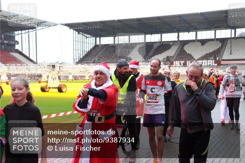 07.12.2025 - St. Pauli X-Mass-Run No. 15 Luisa Fischer http://msf.ph/oto/9387934 07.12.2025 11:48:45 Ziel 15, 1597, 15, 616, 81, 15, 3602, 3313, 207, 616, 724, 732, 796, 990, 1471, 1474, 1597, 1891, 1911, 1926, 1927, 2381, 2384, 2432, 2516, 2842, 3023, 3312, 3313, 3388, 3504, 3528, 3542, 3545, 3547, 3602, 3635, 3638, 3646, 3657, 4134, 4423, 4424, 4425, 4426, 4427, 4477, 4480 meine-sportfotos.de