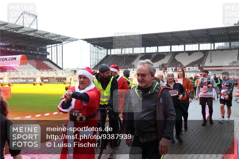 07.12.2025 - St. Pauli X-Mass-Run No. 15 Luisa Fischer http://msf.ph/oto/9387939 07.12.2025 11:48:46 Ziel 15, 616, 3504, 3313, 207, 616, 724, 732, 796, 990, 1471, 1474, 1597, 1891, 1911, 1926, 1927, 2008, 2381, 2384, 2432, 2516, 2842, 3023, 3312, 3313, 3388, 3504, 3528, 3542, 3545, 3547, 3602, 3635, 3638, 3646, 3657, 4134, 4423, 4424, 4425, 4426, 4427, 4477, 4480 meine-sportfotos.de
