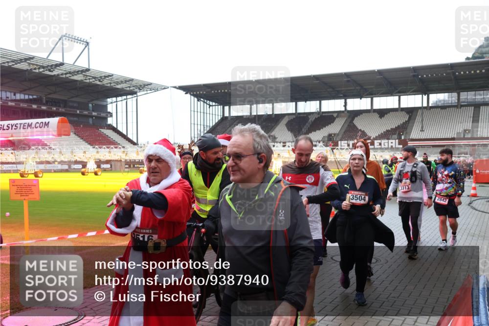 07.12.2025 - St. Pauli X-Mass-Run No. 15 Luisa Fischer http://msf.ph/oto/9387940 07.12.2025 11:48:46 Ziel 15, 9616, 3504, 3313, 2842, 207, 616, 724, 732, 796, 990, 1471, 1474, 1597, 1891, 1911, 1926, 1927, 2008, 2381, 2384, 2432, 2516, 2842, 3023, 3312, 3313, 3388, 3504, 3528, 3542, 3545, 3547, 3602, 3635, 3638, 3646, 3657, 4134, 4423, 4424, 4425, 4426, 4427, 4477, 4480 meine-sportfotos.de