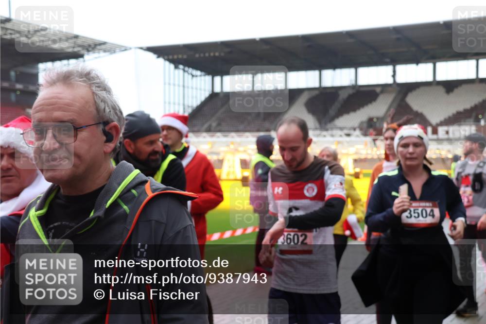 07.12.2025 - St. Pauli X-Mass-Run No. 15 Luisa Fischer http://msf.ph/oto/9387943 07.12.2025 11:48:47 Ziel 3602, 3504, 207, 616, 724, 732, 796, 990, 1471, 1474, 1597, 1891, 1911, 1926, 1927, 2008, 2381, 2384, 2432, 2516, 2842, 3023, 3312, 3313, 3388, 3504, 3528, 3542, 3545, 3547, 3602, 3635, 3638, 3646, 3657, 3926, 4134, 4423, 4424, 4425, 4426, 4427, 4477, 4480 meine-sportfotos.de