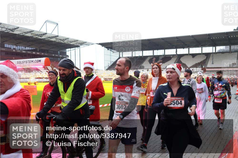 07.12.2025 - St. Pauli X-Mass-Run No. 15 Luisa Fischer http://msf.ph/oto/9387947 07.12.2025 11:48:48 Ziel 352, 201, 81, 15, 3602, 15, 5504, 3312, 2842, 207, 616, 724, 732, 796, 990, 1471, 1474, 1597, 1891, 1911, 1926, 1927, 2008, 2075, 2432, 2516, 2842, 3023, 3312, 3313, 3388, 3504, 3528, 3542, 3545, 3547, 3602, 3635, 3638, 3646, 3657, 3926, 4134, 4423, 4424, 4425, 4426, 4427, 4477, 4480 meine-sportfotos.de