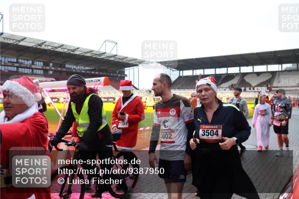07.12.2025 - St. Pauli X-Mass-Run No. 15 Luisa Fischer http://msf.ph/oto/9387950 07.12.2025 11:48:49 Ziel 5, 2381, 3602, 15, 3504, 3312, 2842, 207, 616, 724, 732, 796, 990, 1471, 1474, 1597, 1891, 1911, 1926, 1927, 2008, 2075, 2148, 2432, 2842, 3023, 3312, 3313, 3388, 3504, 3528, 3542, 3545, 3547, 3602, 3635, 3638, 3646, 3657, 3926, 4134, 4423, 4424, 4426, 4477, 4480 meine-sportfotos.de