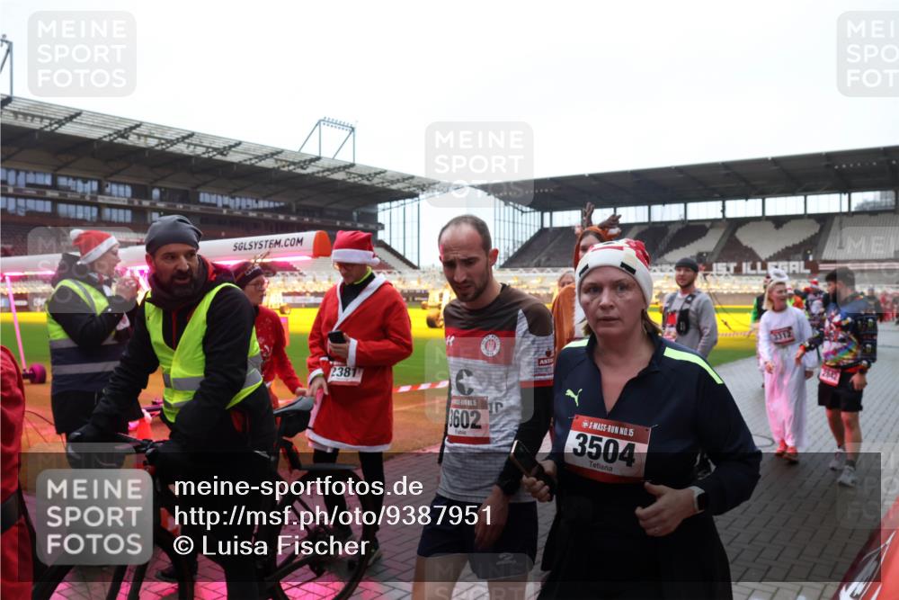 07.12.2025 - St. Pauli X-Mass-Run No. 15 Luisa Fischer http://msf.ph/oto/9387951 07.12.2025 11:48:49 Ziel 2381, 15, 602, 15, 3504, 3312, 2842, 207, 616, 724, 732, 796, 990, 1471, 1474, 1597, 1891, 1911, 1926, 1927, 2008, 2075, 2148, 2432, 2842, 3023, 3312, 3313, 3388, 3504, 3528, 3542, 3545, 3547, 3602, 3635, 3638, 3646, 3657, 3926, 4134, 4423, 4424, 4426, 4477, 4480 meine-sportfotos.de