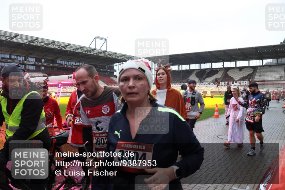 07.12.2025 - St. Pauli X-Mass-Run No. 15 Luisa Fischer http://msf.ph/oto/9387953 07.12.2025 11:48:50 Ziel 238, 15, 3602, 15, 3504, 313, 3312, 2842, 207, 616, 724, 732, 796, 990, 1471, 1474, 1597, 1613, 1891, 1911, 1926, 1927, 2008, 2075, 2148, 2432, 2842, 3023, 3312, 3313, 3388, 3504, 3528, 3542, 3545, 3547, 3602, 3635, 3638, 3646, 3657, 3926, 4134, 4423, 4424, 4426, 4477, 4480 meine-sportfotos.de