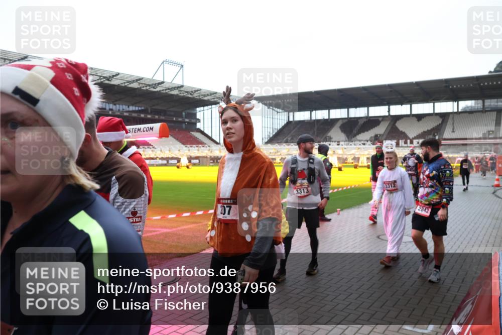 07.12.2025 - St. Pauli X-Mass-Run No. 15 Luisa Fischer http://msf.ph/oto/9387956 07.12.2025 11:48:50 Ziel 15, 3313, 3312, 207, 2842, 207, 616, 724, 732, 796, 990, 1471, 1474, 1597, 1613, 1891, 1911, 1926, 1927, 2008, 2075, 2148, 2432, 2842, 3023, 3312, 3313, 3388, 3504, 3528, 3542, 3545, 3547, 3602, 3635, 3638, 3646, 3657, 3926, 4134, 4423, 4424, 4426, 4477, 4480 meine-sportfotos.de
