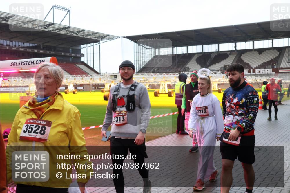 07.12.2025 - St. Pauli X-Mass-Run No. 15 Luisa Fischer http://msf.ph/oto/9387962 07.12.2025 11:48:52 Ziel 15, 3528, 3313, 3312, 207, 616, 724, 732, 796, 990, 1471, 1474, 1597, 1613, 1891, 1911, 1926, 1927, 2008, 2075, 2148, 2432, 2717, 2718, 2842, 3023, 3312, 3388, 3504, 3528, 3542, 3545, 3547, 3602, 3635, 3638, 3646, 3657, 3926, 4134, 4423, 4424, 4426, 4477, 4480 meine-sportfotos.de