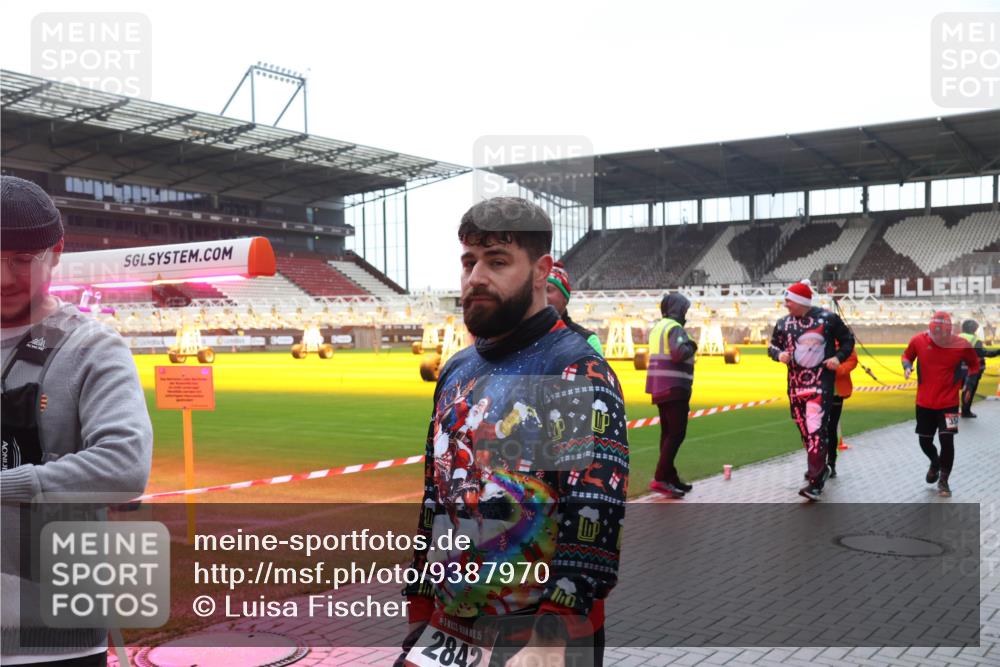 07.12.2025 - St. Pauli X-Mass-Run No. 15 Luisa Fischer http://msf.ph/oto/9387970 07.12.2025 11:48:54 Ziel 15, 2842, 35, 207, 616, 724, 732, 796, 990, 1613, 1891, 1911, 1926, 1927, 1966, 1967, 2008, 2075, 2148, 2432, 2717, 2718, 3023, 3388, 3504, 3528, 3542, 3545, 3547, 3602, 3635, 3638, 3646, 3657, 3926, 4134, 4423, 4424, 4426, 4477, 4480 meine-sportfotos.de