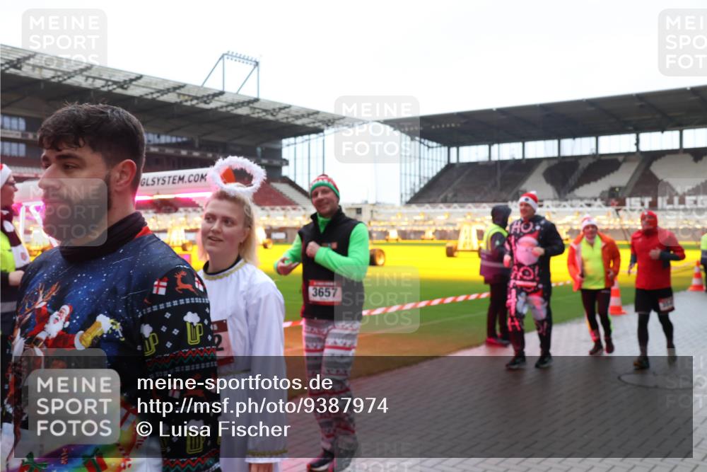 07.12.2025 - St. Pauli X-Mass-Run No. 15 Luisa Fischer http://msf.ph/oto/9387974 07.12.2025 11:48:55 Ziel 3657, 201, 207, 616, 724, 732, 796, 990, 1613, 1891, 1911, 1926, 1927, 1966, 1967, 2008, 2075, 2148, 2432, 2717, 2718, 3023, 3388, 3504, 3528, 3542, 3545, 3547, 3602, 3635, 3638, 3646, 3657, 3926, 4134, 4423, 4424, 4426, 4477, 4480 meine-sportfotos.de