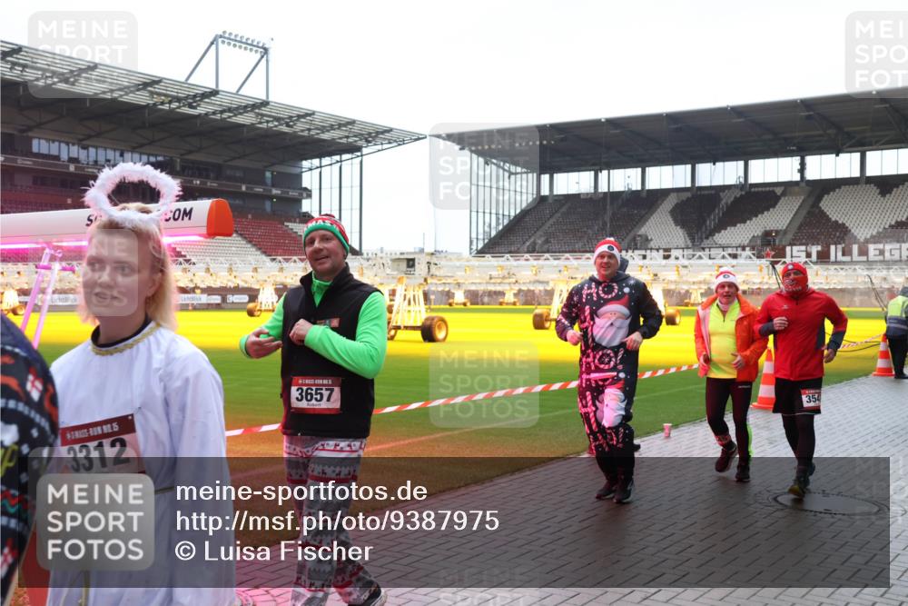 07.12.2025 - St. Pauli X-Mass-Run No. 15 Luisa Fischer http://msf.ph/oto/9387975 07.12.2025 11:48:55 Ziel 15, 3312, 3657, 354, 207, 616, 724, 732, 796, 990, 1613, 1891, 1911, 1926, 1927, 1966, 1967, 2008, 2075, 2148, 2432, 2717, 2718, 3023, 3388, 3504, 3528, 3542, 3545, 3547, 3602, 3635, 3638, 3646, 3657, 3926, 4134, 4423, 4424, 4426, 4477, 4480 meine-sportfotos.de