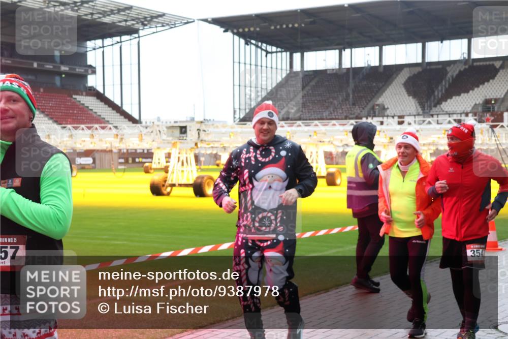 07.12.2025 - St. Pauli X-Mass-Run No. 15 Luisa Fischer http://msf.ph/oto/9387978 07.12.2025 11:48:56 Ziel 15, 57, 1, 4, 4, 3547, 207, 616, 732, 990, 1613, 1891, 1911, 1926, 1927, 1966, 1967, 2008, 2075, 2148, 2432, 2717, 2718, 3023, 3388, 3504, 3528, 3542, 3545, 3547, 3602, 3635, 3638, 3646, 3657, 3926, 4134, 4423, 4424, 4426, 4477, 4480 meine-sportfotos.de