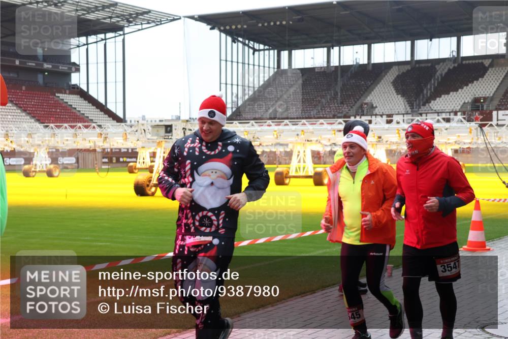 07.12.2025 - St. Pauli X-Mass-Run No. 15 Luisa Fischer http://msf.ph/oto/9387980 07.12.2025 11:48:56 Ziel 45, 3547, 207, 616, 732, 990, 1613, 1891, 1911, 1926, 1927, 1966, 1967, 2008, 2075, 2148, 2432, 2717, 2718, 3023, 3388, 3504, 3528, 3542, 3545, 3547, 3602, 3635, 3638, 3646, 3657, 3926, 4134, 4423, 4424, 4426, 4477, 4480 meine-sportfotos.de