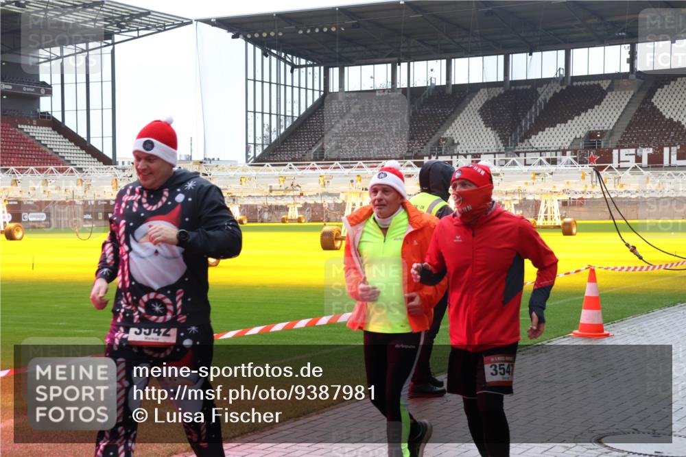 07.12.2025 - St. Pauli X-Mass-Run No. 15 Luisa Fischer http://msf.ph/oto/9387981 07.12.2025 11:48:56 Ziel 5342, 3547, 207, 616, 732, 990, 1613, 1891, 1911, 1926, 1927, 1966, 1967, 2008, 2075, 2148, 2432, 2717, 2718, 3023, 3388, 3504, 3528, 3542, 3545, 3547, 3602, 3635, 3638, 3646, 3657, 3926, 4134, 4423, 4424, 4426, 4477, 4480 meine-sportfotos.de
