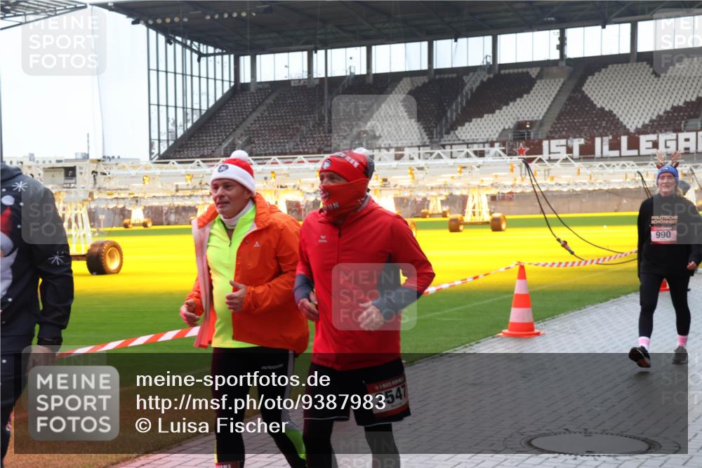 07.12.2025 - St. Pauli X-Mass-Run No. 15 Luisa Fischer http://msf.ph/oto/9387983 07.12.2025 11:48:57 Ziel 4, 3547, 990, 207, 616, 732, 990, 1613, 1891, 1911, 1926, 1927, 1966, 1967, 2008, 2075, 2148, 2432, 2717, 2718, 3023, 3388, 3504, 3528, 3542, 3545, 3547, 3602, 3635, 3638, 3646, 3657, 3926, 4134, 4423, 4424, 4426, 4477, 4480 meine-sportfotos.de