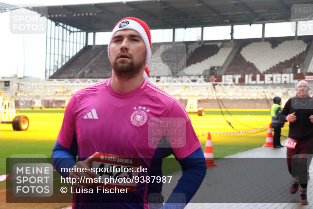 07.12.2025 - St. Pauli X-Mass-Run No. 15 Luisa Fischer http://msf.ph/oto/9387987 07.12.2025 11:49:08 Ziel 5, 4423, 1911, 24, 146, 244, 548, 616, 732, 990, 1613, 1891, 1911, 1926, 1927, 1966, 1967, 2008, 2075, 2148, 2432, 2717, 2718, 3023, 3388, 3504, 3528, 3635, 3638, 3646, 3657, 3926, 4134, 4423, 4424, 4426, 4477, 4480 meine-sportfotos.de