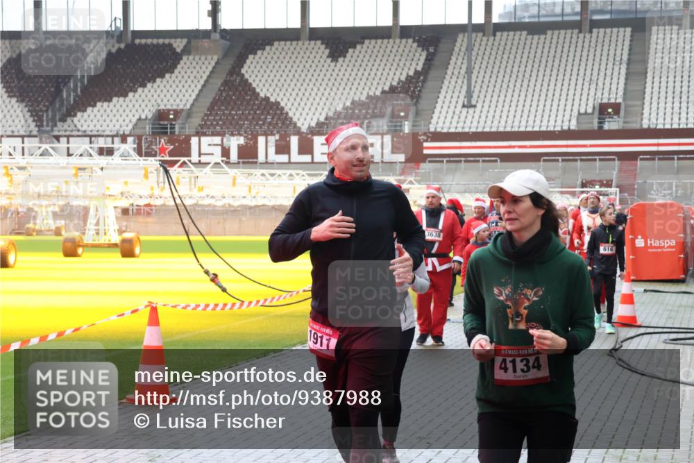 07.12.2025 - St. Pauli X-Mass-Run No. 15 Luisa Fischer http://msf.ph/oto/9387988 07.12.2025 11:49:09 Ziel 3638, 1911, 4134, 616, 24, 146, 244, 548, 616, 701, 703, 732, 990, 1613, 1891, 1911, 1926, 1927, 1966, 1967, 2008, 2075, 2148, 2432, 2717, 2718, 3023, 3388, 3504, 3528, 3635, 3638, 3646, 3657, 3926, 4134, 4423, 4424, 4426, 4477, 4480 meine-sportfotos.de