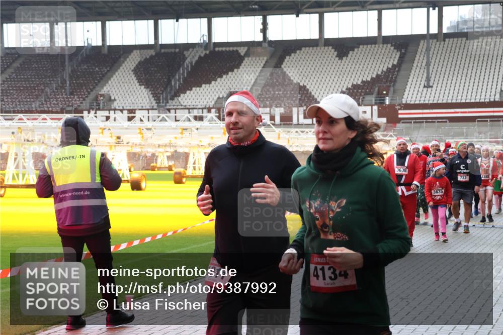 07.12.2025 - St. Pauli X-Mass-Run No. 15 Luisa Fischer http://msf.ph/oto/9387992 07.12.2025 11:49:10 Ziel 917, 4134, 3638, 3635, 732, 24, 146, 244, 548, 616, 701, 703, 732, 990, 1613, 1891, 1911, 1926, 1927, 1966, 1967, 2008, 2075, 2148, 2432, 2717, 2718, 3023, 3388, 3504, 3528, 3635, 3638, 3646, 3657, 3926, 4134, 4423, 4424, 4426, 4477, 4480 meine-sportfotos.de