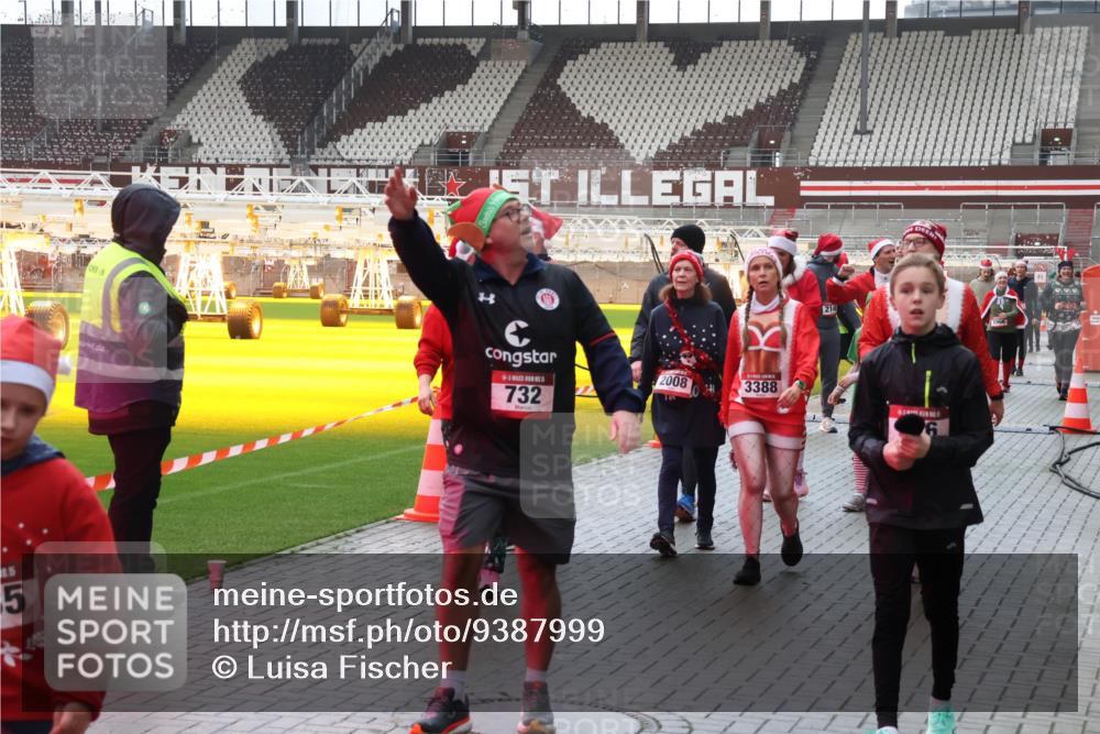 07.12.2025 - St. Pauli X-Mass-Run No. 15 Luisa Fischer http://msf.ph/oto/9387999 07.12.2025 11:49:21 Ziel 10, 15, 5, 2008, 732, 3388, 214, 1966, 24, 146, 244, 548, 616, 701, 703, 732, 1613, 1891, 1911, 1926, 1927, 1966, 1967, 2008, 2075, 2148, 2432, 2717, 2718, 3023, 3388, 3646, 3926, 4134, 4423, 4424, 4426, 4477, 4480 meine-sportfotos.de