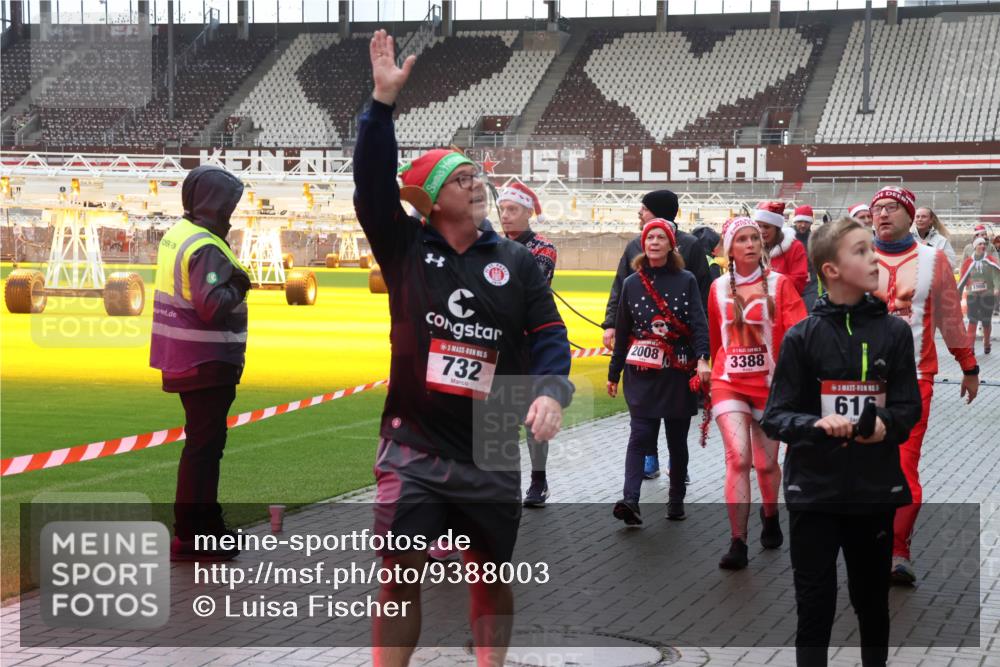 07.12.2025 - St. Pauli X-Mass-Run No. 15 Luisa Fischer http://msf.ph/oto/9388003 07.12.2025 11:49:22 Ziel 5, 732, 2008, 3388, 5, 616, 1966, 24, 146, 244, 548, 616, 701, 703, 732, 1613, 1891, 1911, 1926, 1927, 1966, 1967, 2008, 2075, 2148, 2432, 2717, 2718, 3023, 3388, 3646, 3926, 4134, 4423, 4424, 4426, 4477, 4480 meine-sportfotos.de