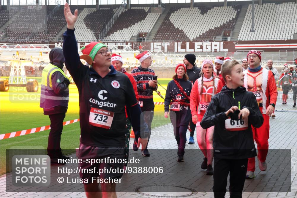 07.12.2025 - St. Pauli X-Mass-Run No. 15 Luisa Fischer http://msf.ph/oto/9388006 07.12.2025 11:49:23 Ziel 15, 732, 2008, 338, 616, 23, 24, 146, 244, 548, 616, 701, 703, 732, 1613, 1891, 1911, 1926, 1927, 1966, 1967, 1992, 1993, 2008, 2075, 2148, 2432, 2717, 2718, 3023, 3388, 3646, 3926, 4134, 4423, 4424, 4426, 4477, 4480 meine-sportfotos.de