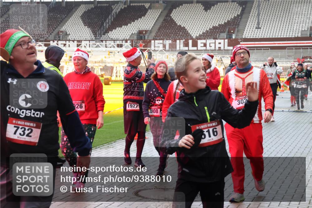 07.12.2025 - St. Pauli X-Mass-Run No. 15 Luisa Fischer http://msf.ph/oto/9388010 07.12.2025 11:49:24 Ziel 64, 5, 732, 15, 26, 1927, 2008, 5, 616, 302, 2075, 666, 24, 146, 244, 360, 548, 701, 703, 732, 1613, 1891, 1911, 1926, 1927, 1966, 1967, 1992, 1993, 2008, 2075, 2148, 2432, 2717, 2718, 3023, 3388, 3646, 3926, 4134, 4423, 4424, 4426, 4477, 4480 meine-sportfotos.de