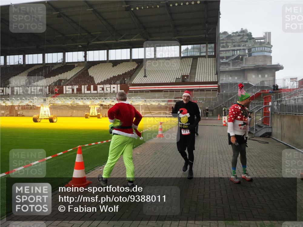 07.12.2025 - St. Pauli X-Mass-Run No. 15 Fabian Wolf http://msf.ph/oto/9388011 07.12.2025 10:18:51 Ziel 721, 1034, 2152, 2631, 2925, 3862, 4521, 4522, 4524, 4547 meine-sportfotos.de
