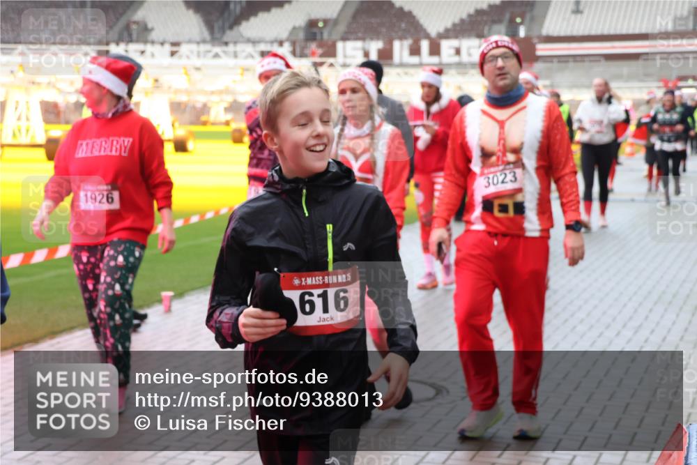 07.12.2025 - St. Pauli X-Mass-Run No. 15 Luisa Fischer http://msf.ph/oto/9388013 07.12.2025 11:49:24 Ziel 1926, 5, 616, 3023, 24, 146, 244, 360, 548, 701, 703, 732, 1613, 1891, 1911, 1926, 1927, 1966, 1967, 1992, 1993, 2008, 2075, 2148, 2432, 2717, 2718, 3023, 3388, 3646, 3926, 4134, 4423, 4424, 4426, 4477, 4480 meine-sportfotos.de