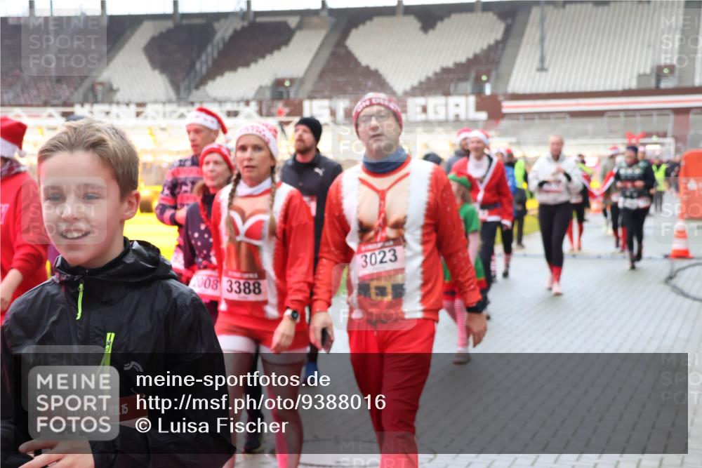 07.12.2025 - St. Pauli X-Mass-Run No. 15 Luisa Fischer http://msf.ph/oto/9388016 07.12.2025 11:49:25 Ziel 15, 2008, 3388, 3023, 24, 146, 244, 360, 548, 701, 703, 1613, 1891, 1911, 1926, 1966, 1967, 1992, 1993, 2008, 2075, 2148, 2432, 2717, 2718, 3023, 3388, 3646, 3926, 4134, 4423, 4424, 4426, 4477, 4480 meine-sportfotos.de