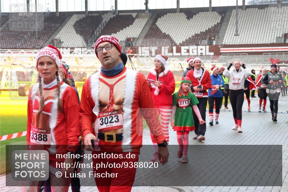 07.12.2025 - St. Pauli X-Mass-Run No. 15 Luisa Fischer http://msf.ph/oto/9388020 07.12.2025 11:49:26 Ziel 15, 3388, 15, 3023, 2717, 1013, 2075, 24, 146, 244, 360, 548, 701, 703, 1613, 1891, 1911, 1926, 1966, 1967, 1992, 1993, 2008, 2075, 2148, 2432, 2717, 2718, 3023, 3388, 3646, 3926, 4134, 4423, 4424, 4426, 4477, 4480 meine-sportfotos.de