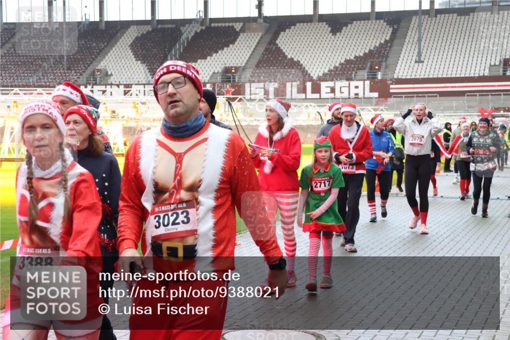 07.12.2025 - St. Pauli X-Mass-Run No. 15 Luisa Fischer http://msf.ph/oto/9388021 07.12.2025 11:49:26 Ziel 15, 3388, 15, 3023, 2717, 13, 2075, 1966, 24, 146, 244, 360, 548, 701, 703, 1613, 1891, 1911, 1926, 1966, 1967, 1992, 1993, 2008, 2075, 2148, 2432, 2717, 2718, 3023, 3388, 3646, 3926, 4134, 4423, 4424, 4426, 4477, 4480 meine-sportfotos.de