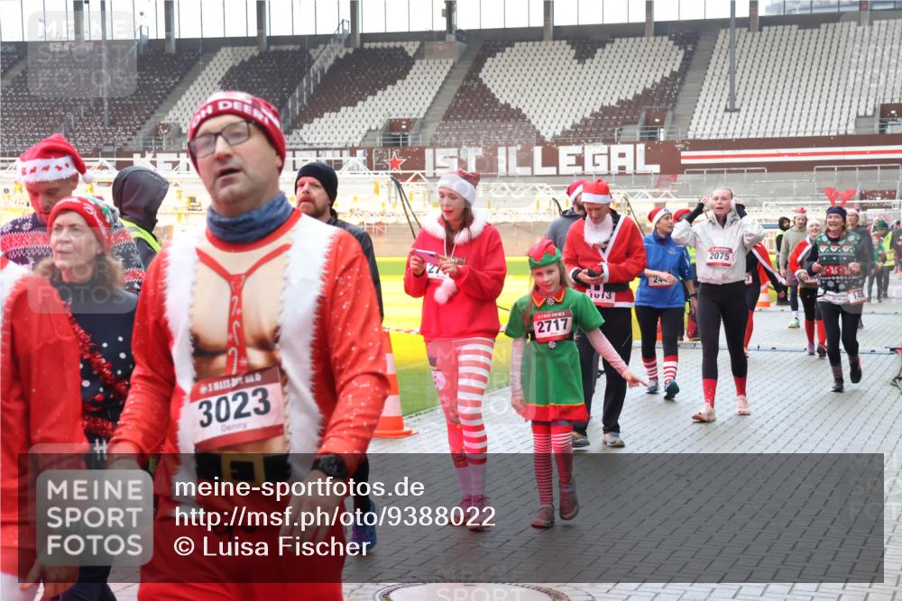 07.12.2025 - St. Pauli X-Mass-Run No. 15 Luisa Fischer http://msf.ph/oto/9388022 07.12.2025 11:49:26 Ziel 3023, 2717, 1013, 24, 2075, 24, 146, 244, 360, 548, 701, 703, 1613, 1891, 1911, 1926, 1966, 1967, 1992, 1993, 2008, 2075, 2148, 2432, 2717, 2718, 3023, 3388, 3646, 3926, 4134, 4423, 4424, 4426, 4477, 4480 meine-sportfotos.de