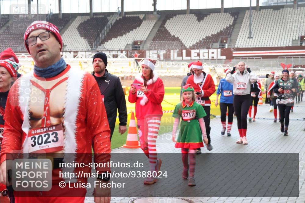 07.12.2025 - St. Pauli X-Mass-Run No. 15 Luisa Fischer http://msf.ph/oto/9388024 07.12.2025 11:49:27 Ziel 15, 3023, 271, 2717, 1013, 244, 2075, 24, 146, 244, 360, 548, 701, 703, 1613, 1891, 1911, 1966, 1967, 1992, 1993, 2008, 2075, 2148, 2717, 2718, 3023, 3388, 3646, 3926, 4134, 4423, 4424, 4426, 4477, 4480, 4601 meine-sportfotos.de