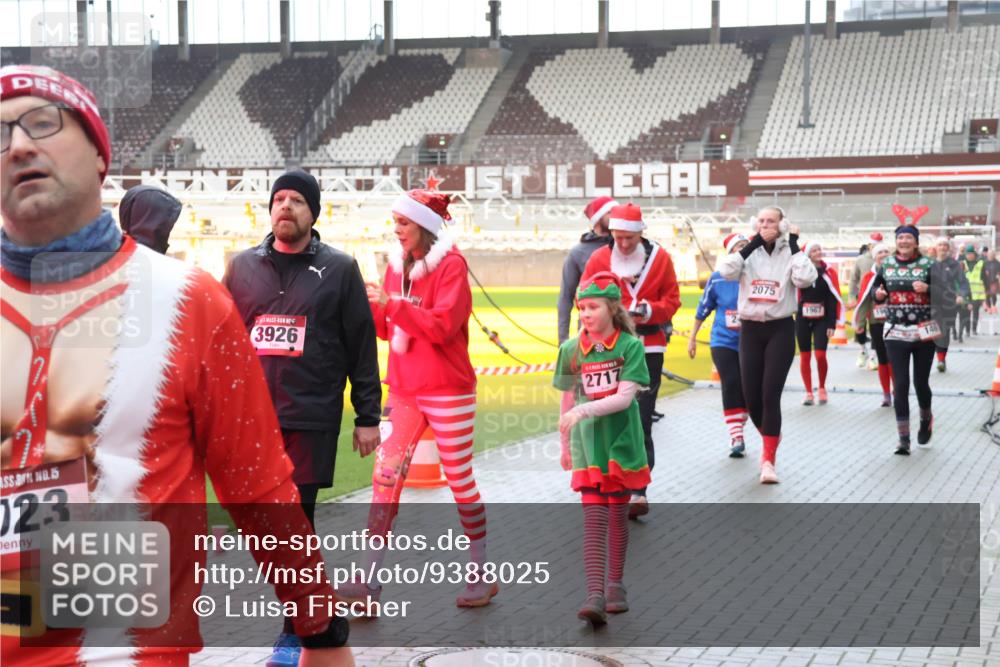 07.12.2025 - St. Pauli X-Mass-Run No. 15 Luisa Fischer http://msf.ph/oto/9388025 07.12.2025 11:49:27 Ziel 15, 23, 3926, 2717, 2, 2075, 1967, 866, 24, 146, 244, 360, 548, 701, 703, 1613, 1891, 1911, 1966, 1967, 1992, 1993, 2008, 2075, 2148, 2717, 2718, 3023, 3388, 3646, 3926, 4134, 4423, 4424, 4426, 4477, 4480, 4601 meine-sportfotos.de