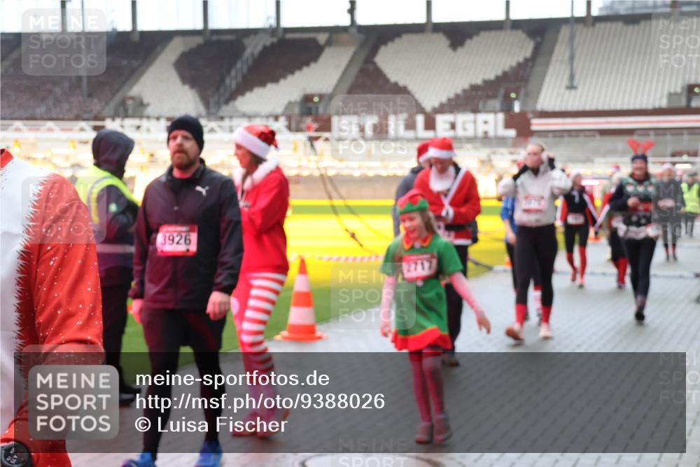 07.12.2025 - St. Pauli X-Mass-Run No. 15 Luisa Fischer http://msf.ph/oto/9388026 07.12.2025 11:49:27 Ziel 3926, 2717, 24, 146, 244, 360, 548, 701, 703, 1613, 1891, 1911, 1966, 1967, 1992, 1993, 2008, 2075, 2148, 2717, 2718, 3023, 3388, 3646, 3926, 4134, 4423, 4424, 4426, 4477, 4480, 4601 meine-sportfotos.de